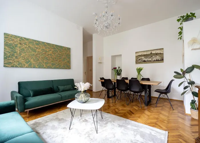 Central Apartment In Viennese Old Building
